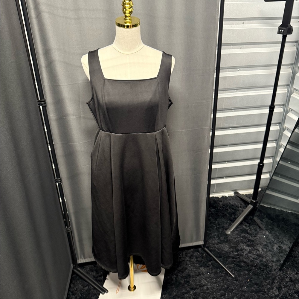 Elegant Black Sleeveless Dress